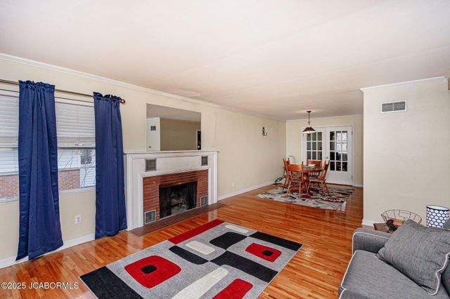 2226 HILLSDALE DRIVE, Jefferson City, MO 65109