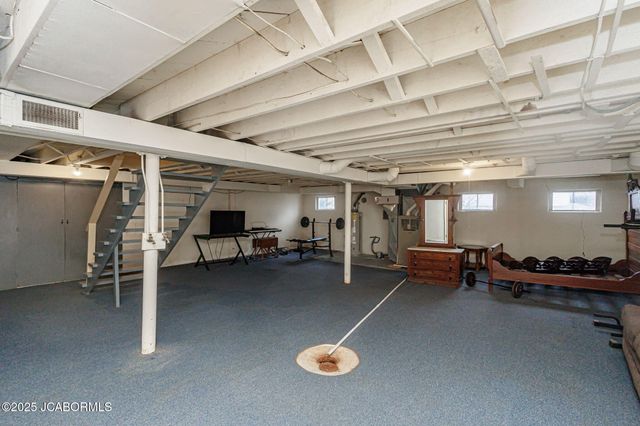 2226 HILLSDALE DRIVE, Jefferson City, MO 65109