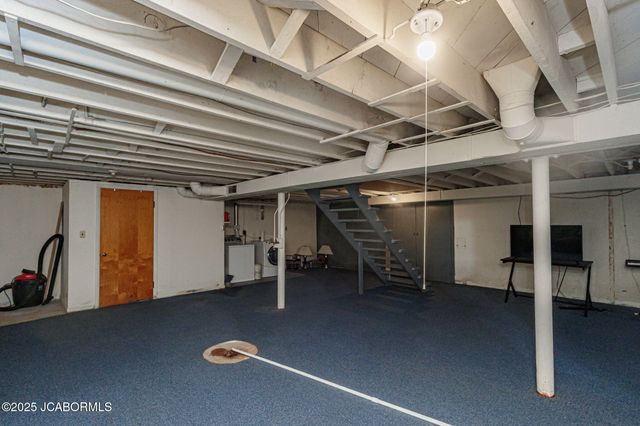 2226 HILLSDALE DRIVE, Jefferson City, MO 65109