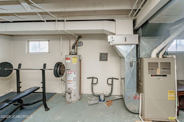 2226 HILLSDALE DRIVE, Jefferson City, MO 65109