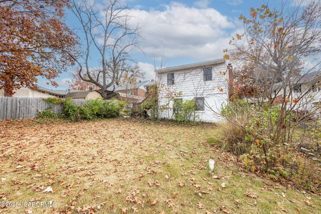 2226 HILLSDALE DRIVE, Jefferson City, MO 65109