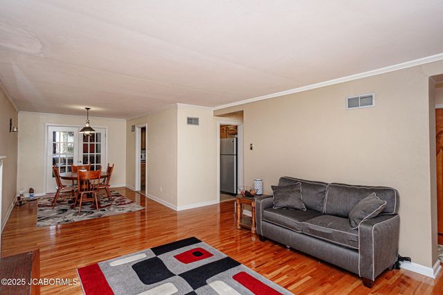 2226 HILLSDALE DRIVE, Jefferson City, MO 65109