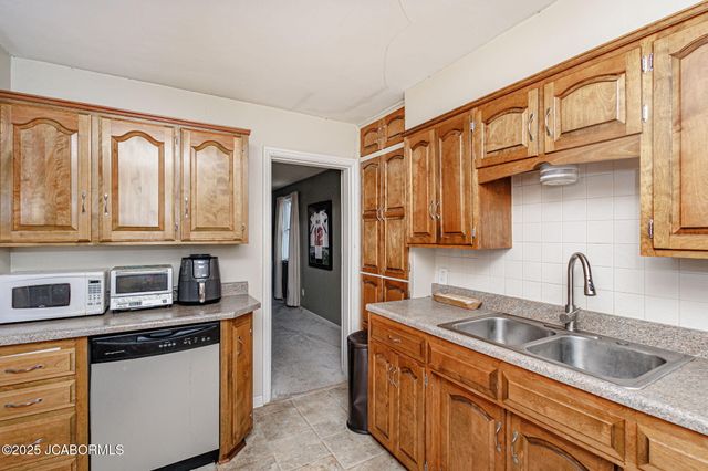 2226 HILLSDALE DRIVE, Jefferson City, MO 65109