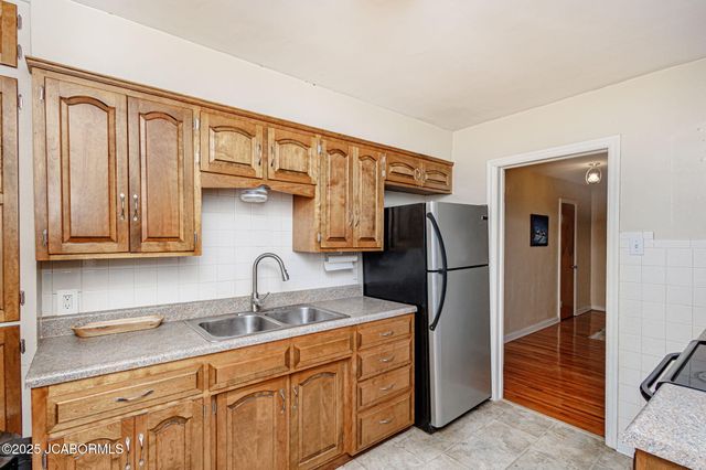 2226 HILLSDALE DRIVE, Jefferson City, MO 65109