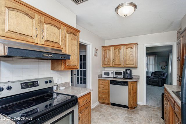 2226 HILLSDALE DRIVE, Jefferson City, MO 65109