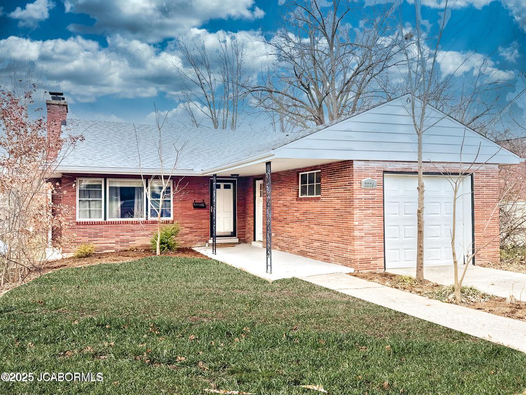 2226 HILLSDALE DRIVE, Jefferson City, MO 65109