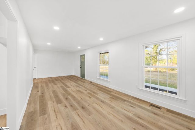 303 Central Avenue, Mauldin, SC 29662