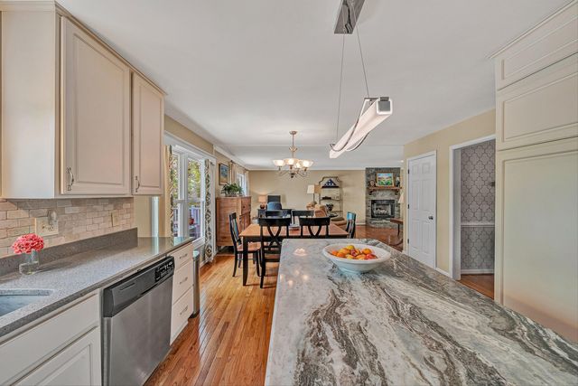 6640 Parkway DR, Roanoke, VA 24018
