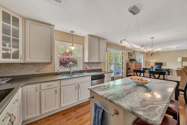 6640 Parkway DR, Roanoke, VA 24018