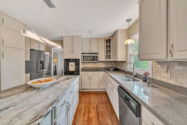 6640 Parkway DR, Roanoke, VA 24018