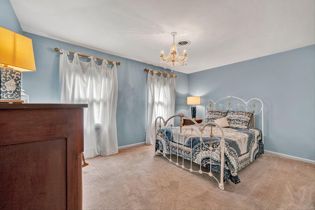 6640 Parkway DR, Roanoke, VA 24018