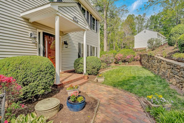 6640 Parkway DR, Roanoke, VA 24018