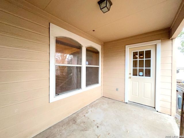 5530 Tomas Circle, San Antonio, TX 78240