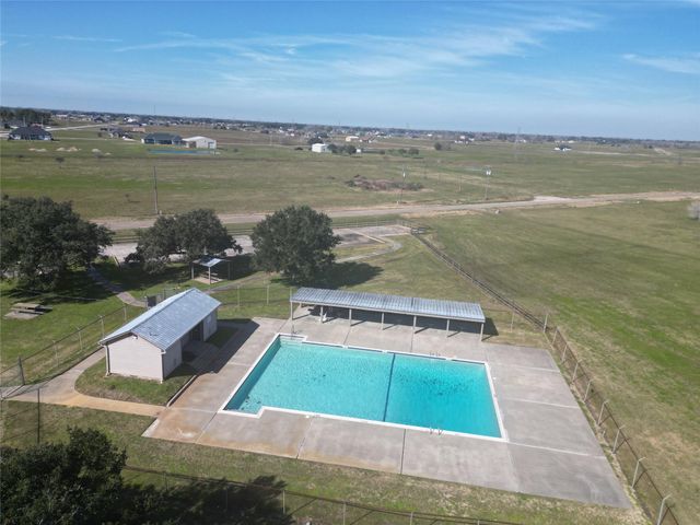 497 Brahman Trail, Angleton, TX 77515