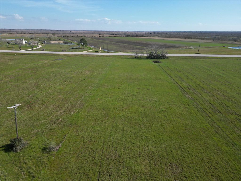 497 Brahman Trail, Angleton, TX 77515