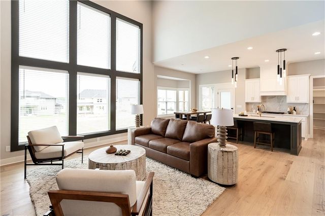 18601 Mohawk Lane, Overland Park, KS 66085