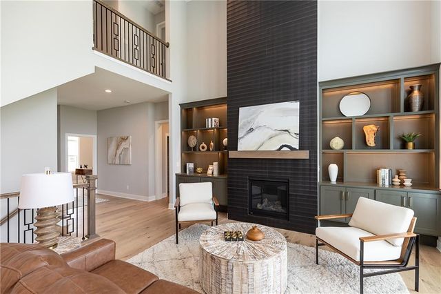 18601 Mohawk Lane, Overland Park, KS 66085