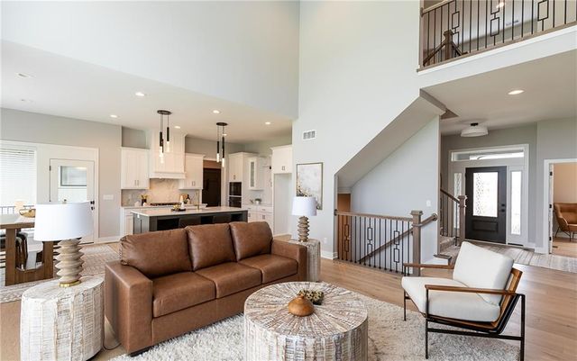18601 Mohawk Lane, Overland Park, KS 66085