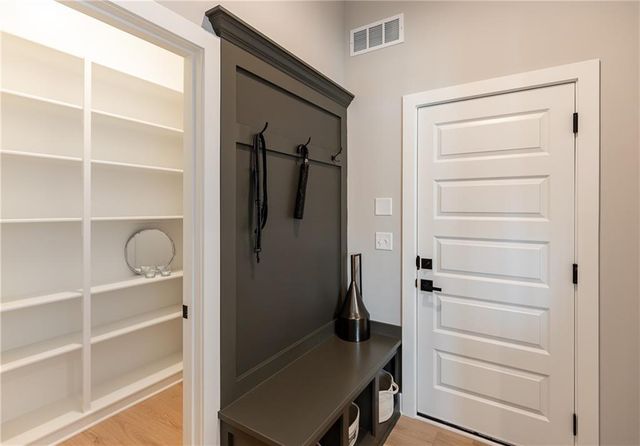 18601 Mohawk Lane, Overland Park, KS 66085