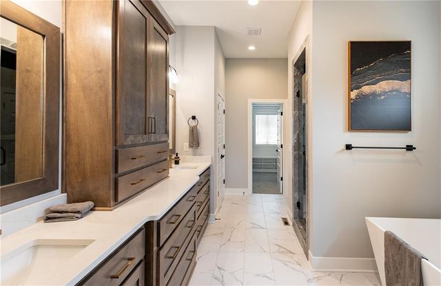 18601 Mohawk Lane, Overland Park, KS 66085