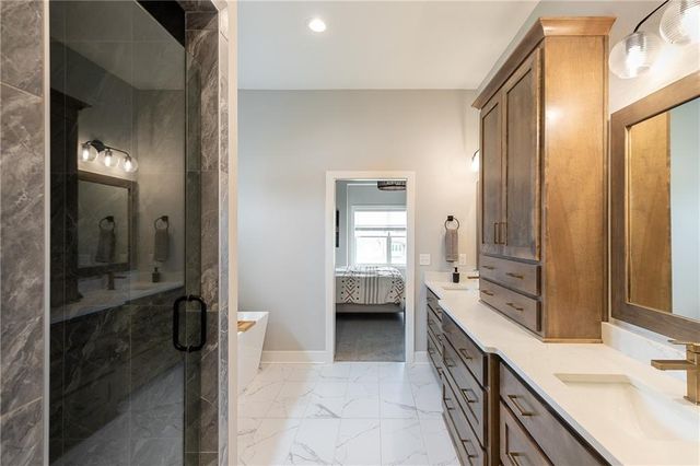18601 Mohawk Lane, Overland Park, KS 66085