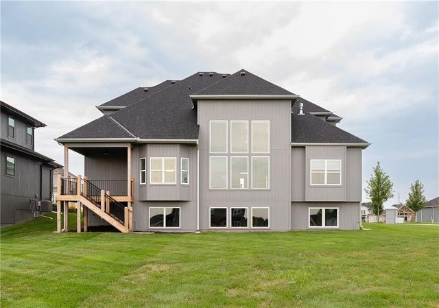 18601 Mohawk Lane, Overland Park, KS 66085
