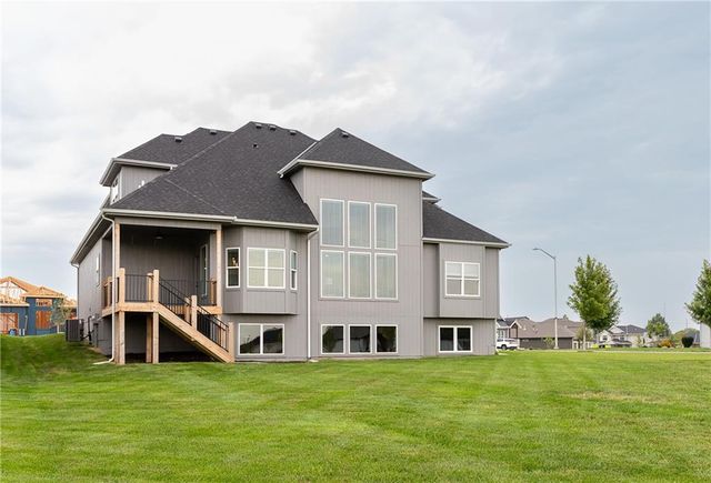 18601 Mohawk Lane, Overland Park, KS 66085