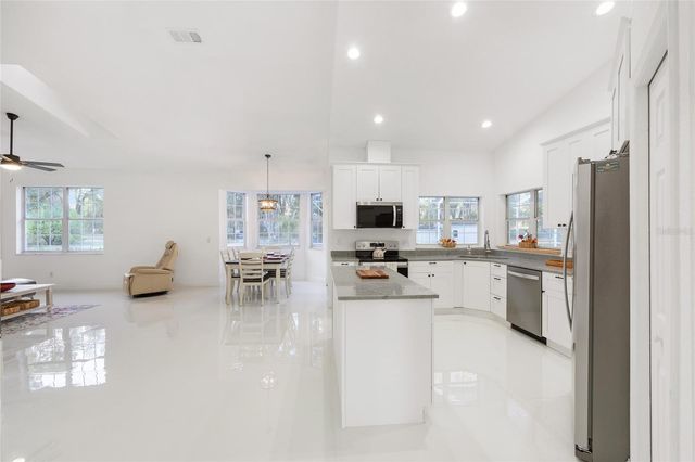 10043 SW 202ND CIRCLE, Dunnellon, FL 34431