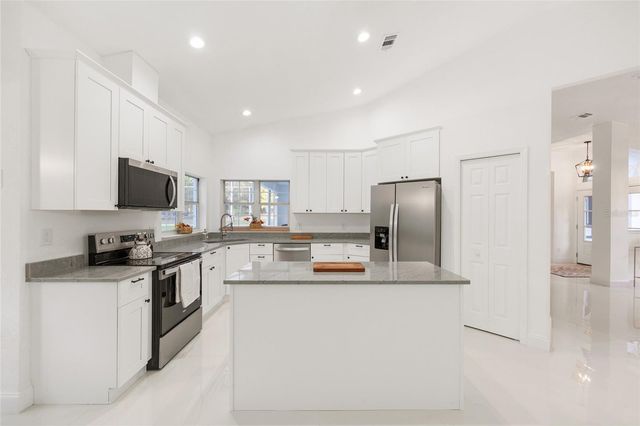 10043 SW 202ND CIRCLE, Dunnellon, FL 34431