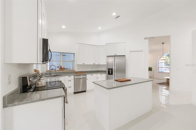 10043 SW 202ND CIRCLE, Dunnellon, FL 34431