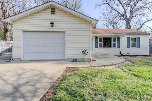 38 Marie Drive, St Charles, MO 63301