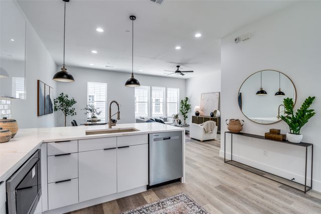 631 N Tyler Street 302, Dallas, TX 75208