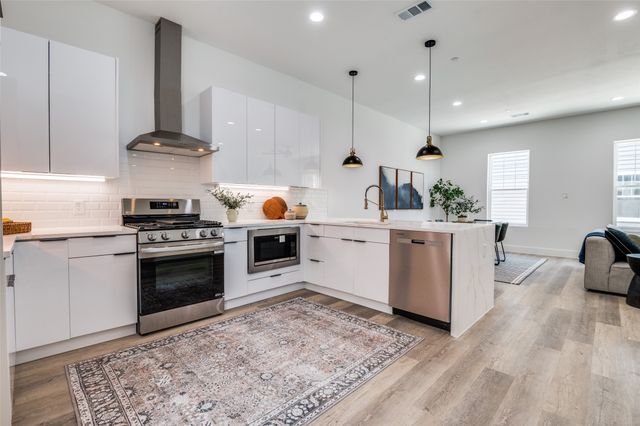 631 N Tyler Street 302, Dallas, TX 75208