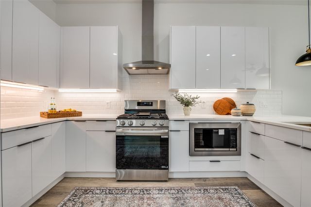 631 N Tyler Street 302, Dallas, TX 75208