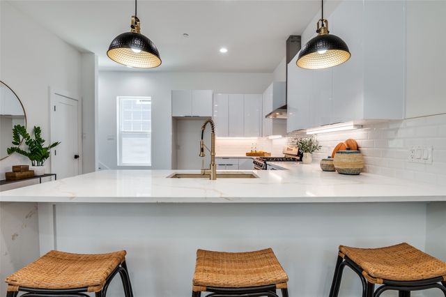 631 N Tyler Street 302, Dallas, TX 75208