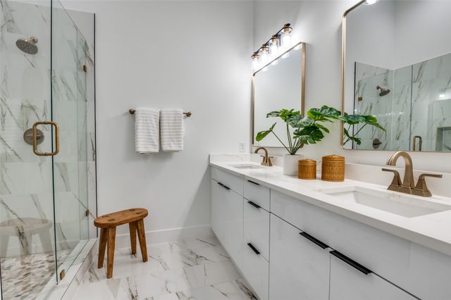 631 N Tyler Street 302, Dallas, TX 75208