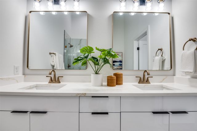 631 N Tyler Street 302, Dallas, TX 75208