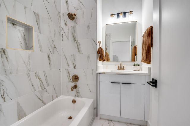 631 N Tyler Street 302, Dallas, TX 75208