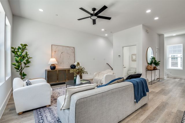 631 N Tyler Street 302, Dallas, TX 75208