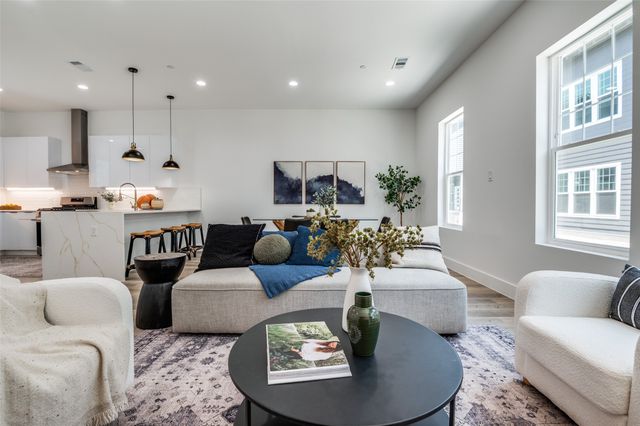 631 N Tyler Street 302, Dallas, TX 75208