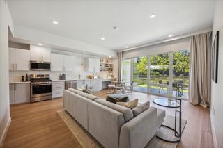 4004 Banister LN 115, Austin, TX 78704