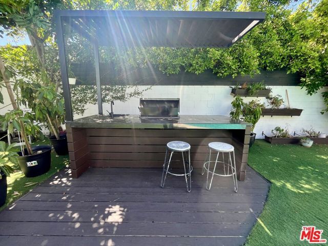 6112 Maryland Drive, Los Angeles, CA 90048