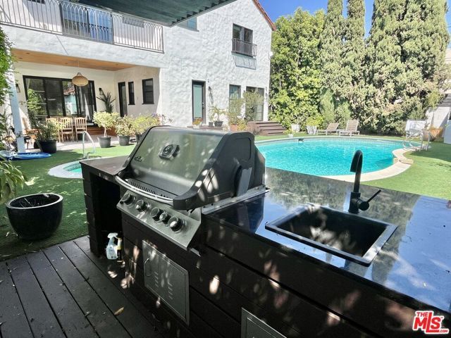 6112 Maryland Drive, Los Angeles, CA 90048