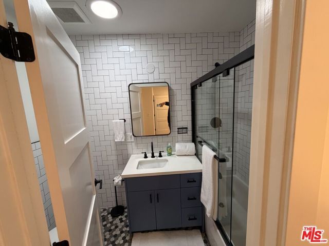 6112 Maryland Drive, Los Angeles, CA 90048