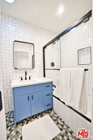 6112 Maryland Drive, Los Angeles, CA 90048