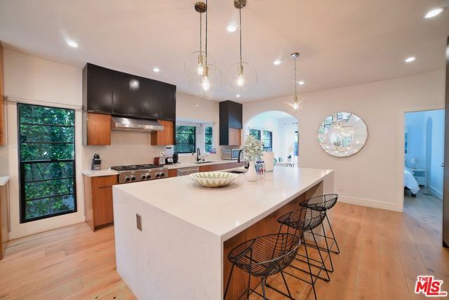 6112 Maryland Drive, Los Angeles, CA 90048
