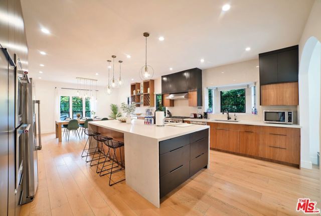 6112 Maryland Drive, Los Angeles, CA 90048