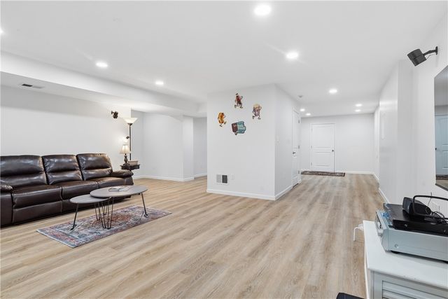 212 Saddle Ridge Dr, North Fayette, PA 15071