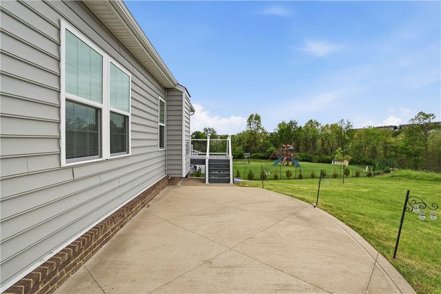 212 Saddle Ridge Dr, North Fayette, PA 15071