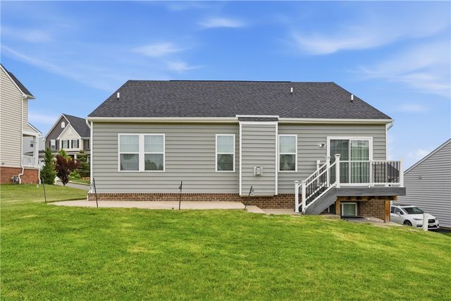 212 Saddle Ridge Dr, North Fayette, PA 15071
